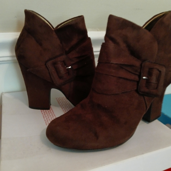 Brown Suede Heeled Boots - Picture 3 of 4